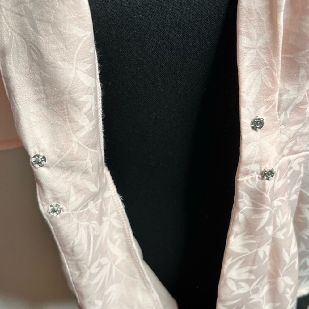 ASTR Blush Pink Satin Pleated Front V Neck Tie Kimono Top - Picture 11 of 14